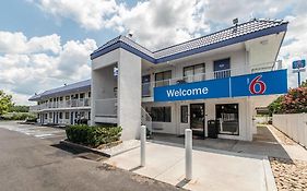 Motel 6 Atlanta Northeast